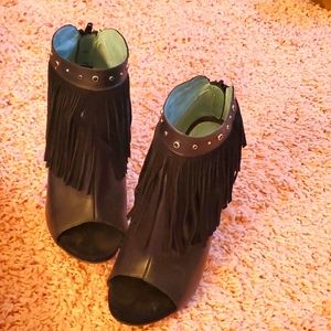 Fringed black peep toed booties